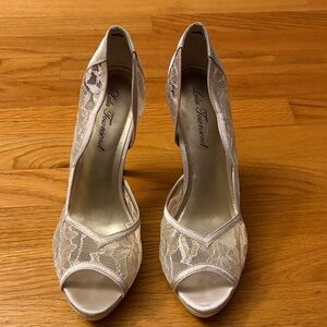 Lulu Townsend Nude & Gold Lace Peep-Toe Heels